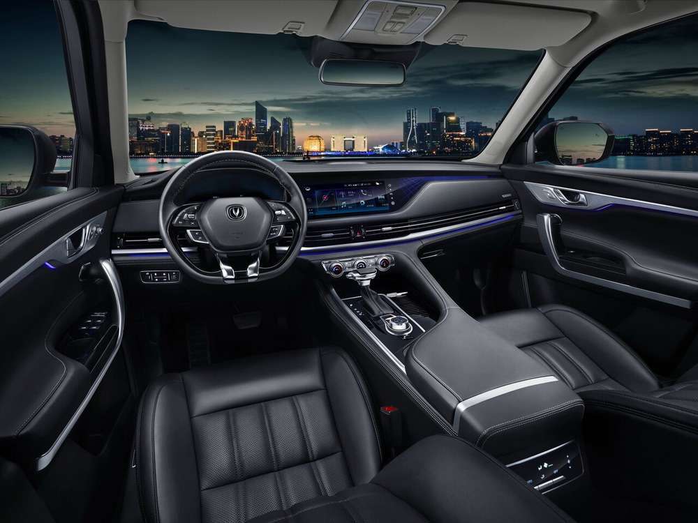 Интерьер салона <br>Changan CS95
