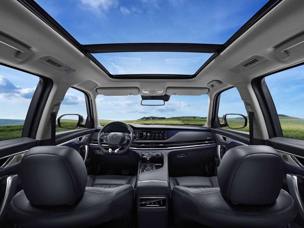 Интерьер салона <br>Changan CS95