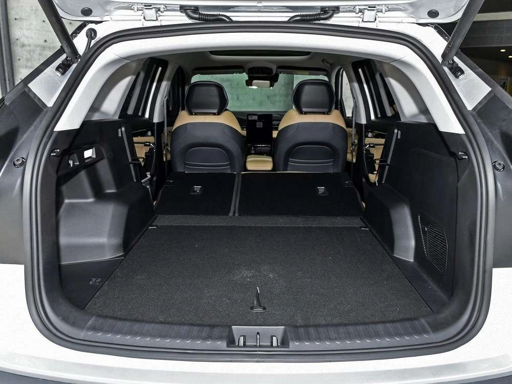 Интерьер салона <br>Geely Atlas  NEW