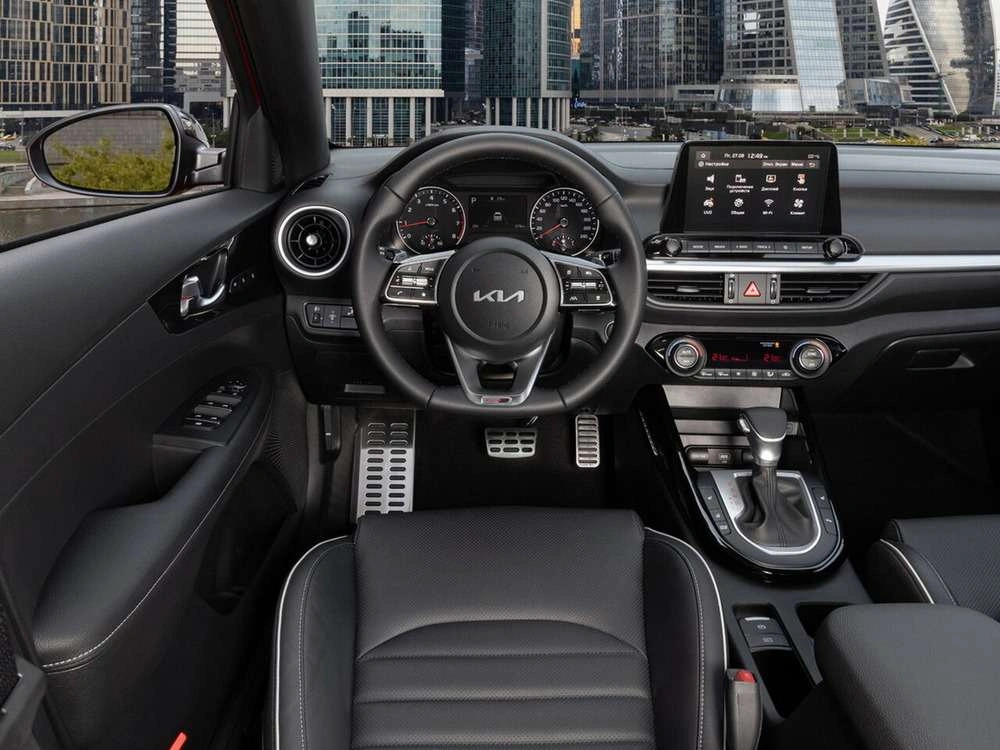 Интерьер салона <br>KIA Cerato