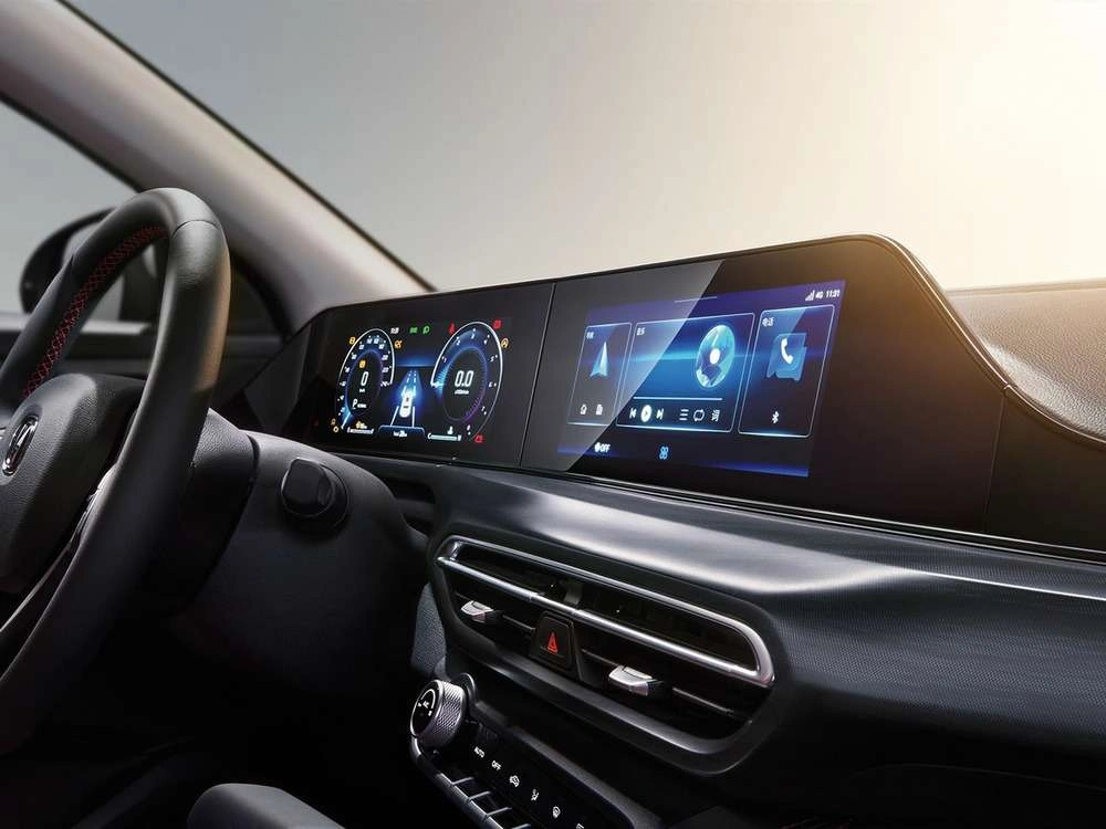 Интерьер салона <br>Changan EADOPlus