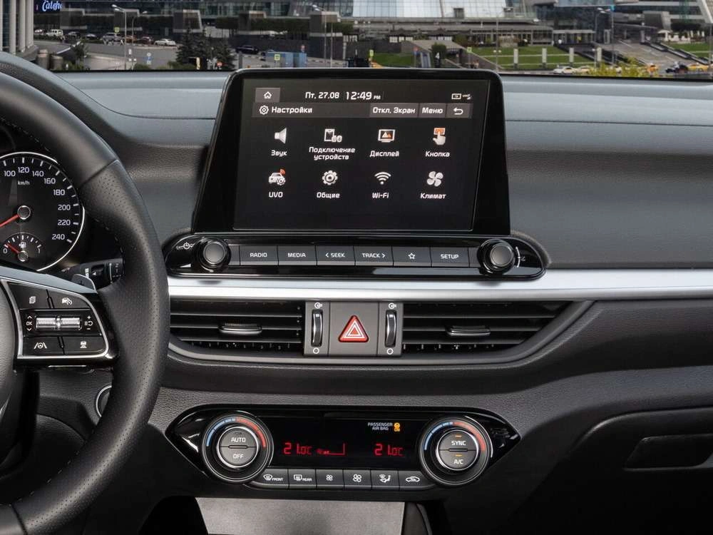 Интерьер салона <br>KIA Cerato