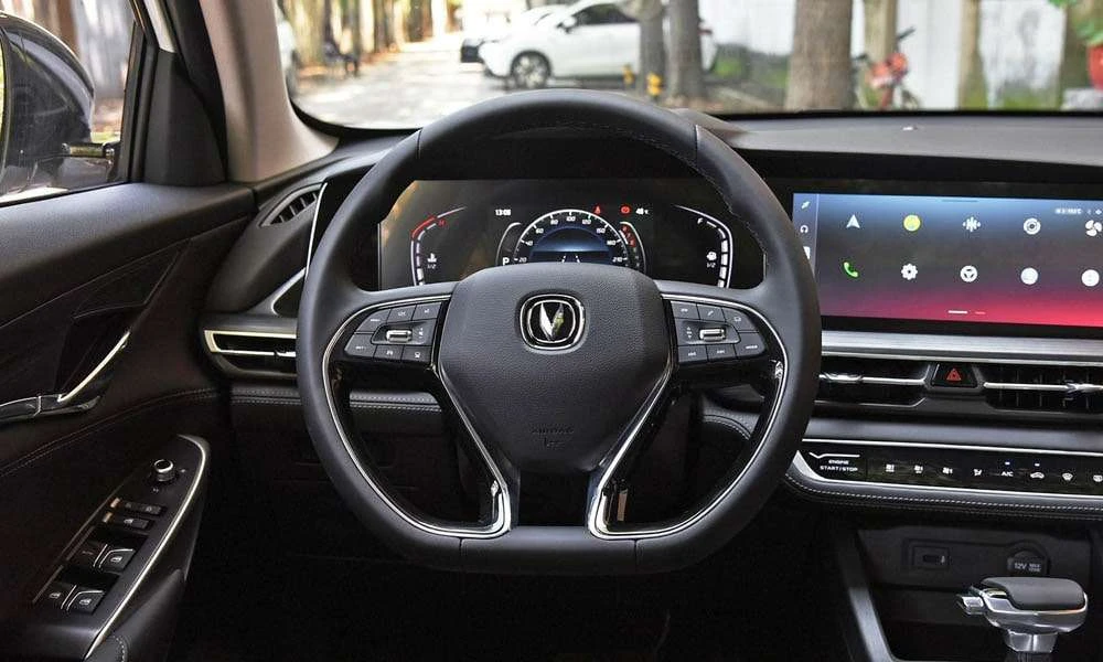 Интерьер салона <br>Changan CS75Plus