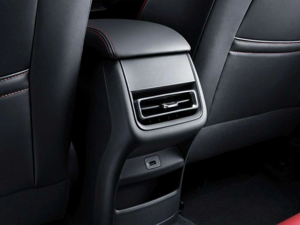Интерьер салона <br>Changan EADOPlus
