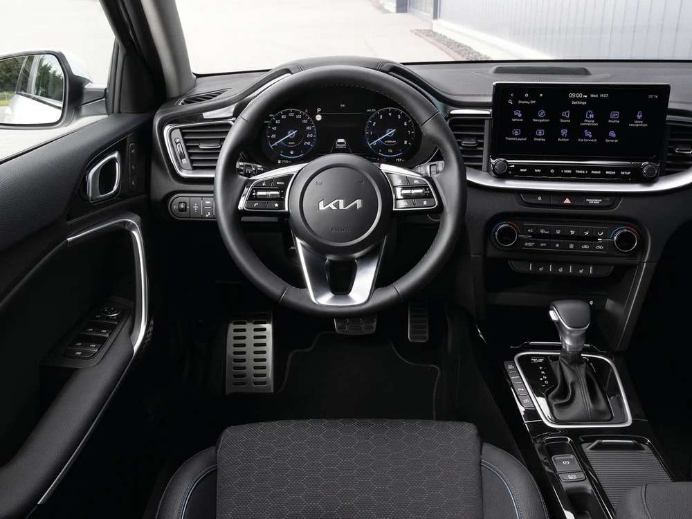 Интерьер салона <br>KIA Ceed SW
