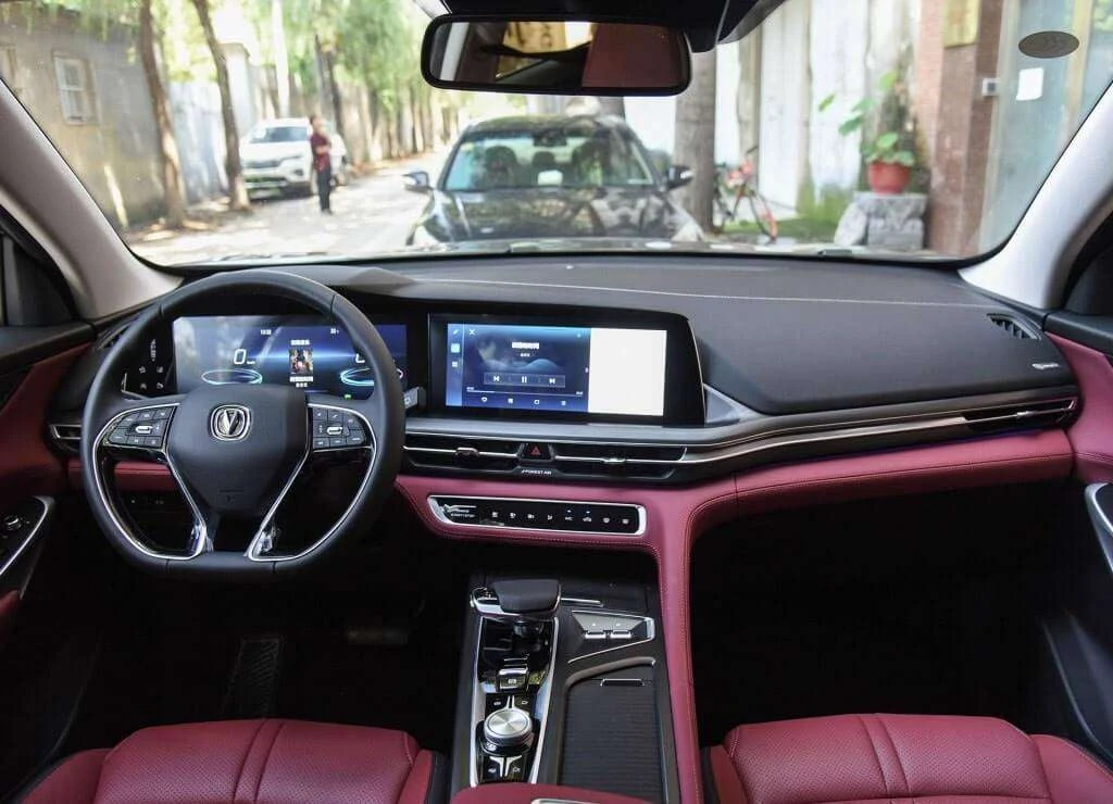 Интерьер салона <br>Changan CS75Plus