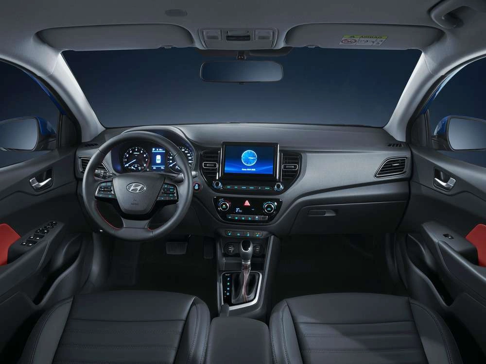 Интерьер салона <br>Hyundai Solaris