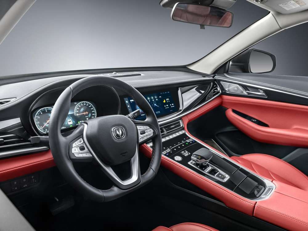 Интерьер салона <br>Changan CS85 Coupe