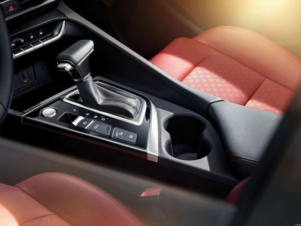Интерьер салона <br>Changan EADOPlus