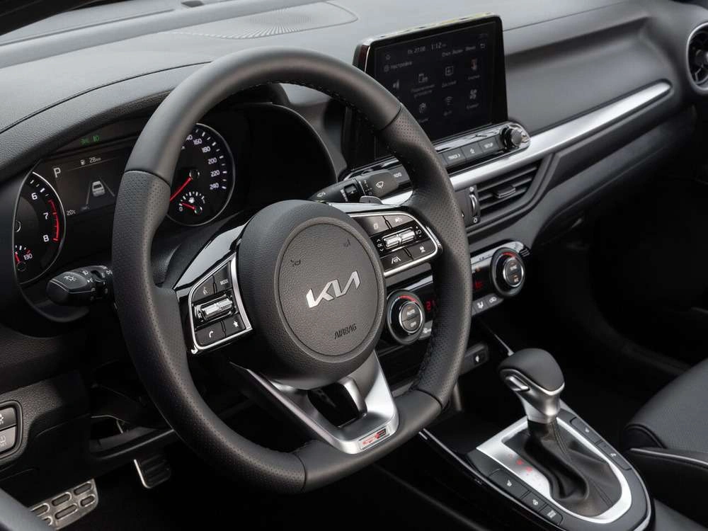 Интерьер салона <br>KIA Cerato